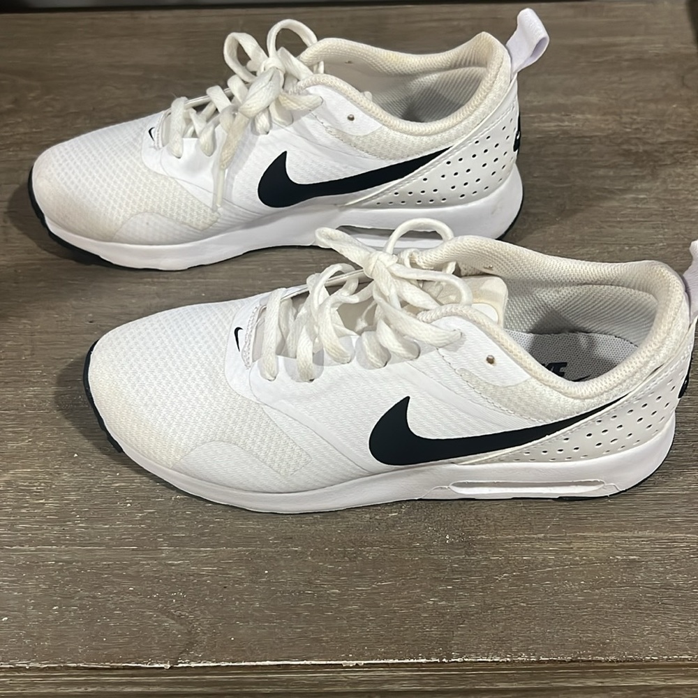 Lightly worn Nikes - Picture 4 of 7